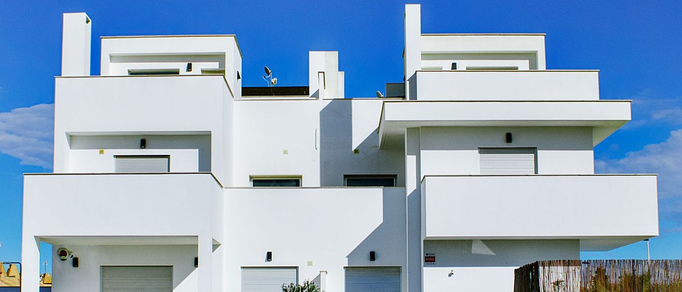 Bloque residencial de obra nueva terminado
